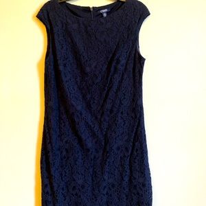 Sleeveless lace dress